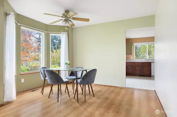 1839 SW Loerland DR, Oak Harbor, WA 98277