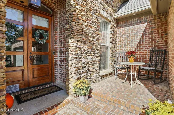 220 Emerald Circle, Brandon, MS 39047