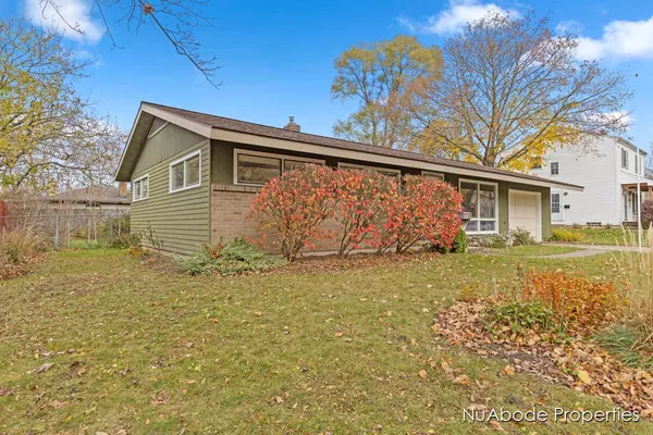 153 Pershing NE Drive, Grand Rapids, MI 49505