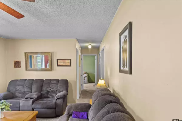 409 W Tyler St, Bullard, TX 75757