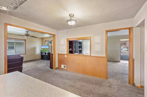 153 Poplar ST E, South Saint Paul, MN 55075