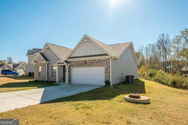 106 Mcginnis CIR, Calhoun, GA 30701