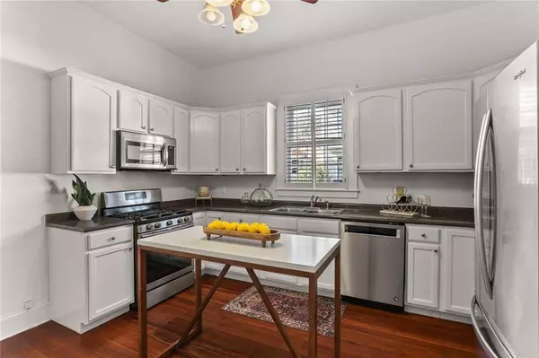 2630 LAUREL ST, New Orleans, LA 70130