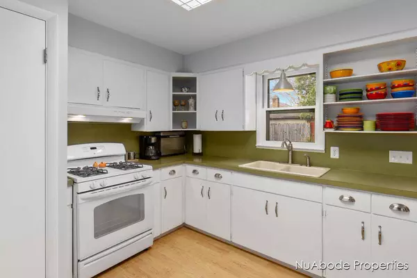 153 Pershing NE Drive, Grand Rapids, MI 49505