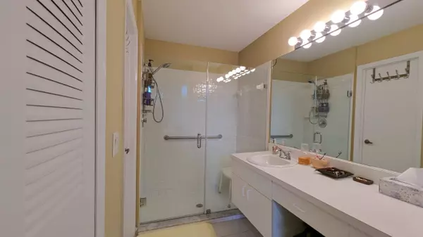 1172 NW Lombardy DR, Port Saint Lucie, FL 34986