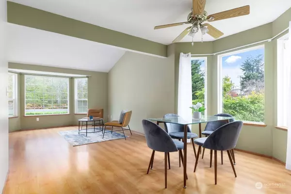 1839 SW Loerland DR, Oak Harbor, WA 98277