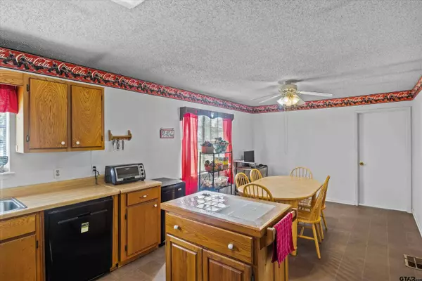 409 W Tyler St, Bullard, TX 75757