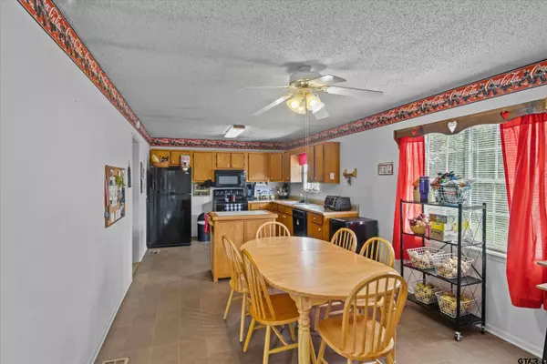 409 W Tyler St, Bullard, TX 75757