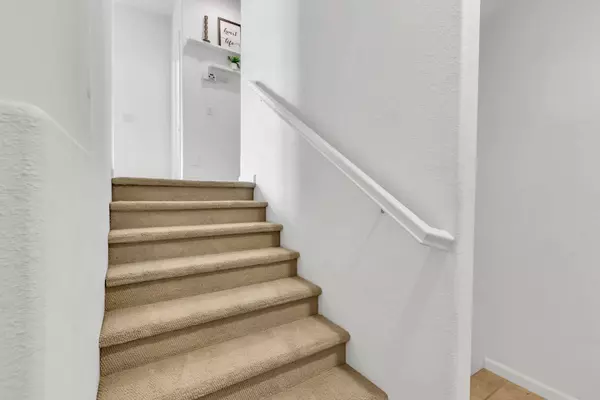 7805 Park River Oak CIR, Sacramento, CA 95831