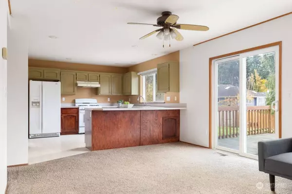 1839 SW Loerland DR, Oak Harbor, WA 98277