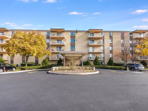 110 W Butterfield RD #112S, Elmhurst, IL 60126