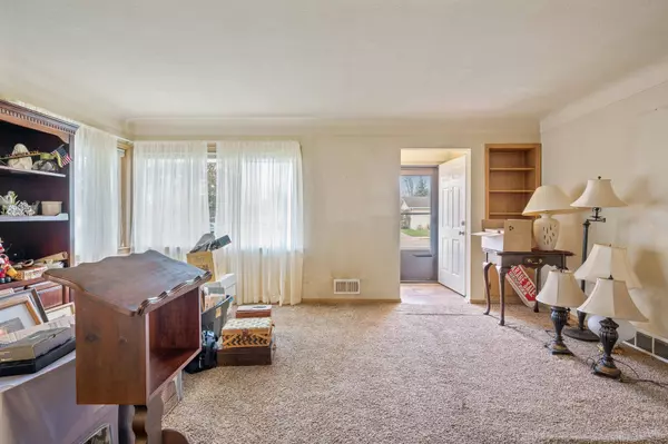 153 Poplar ST E, South Saint Paul, MN 55075