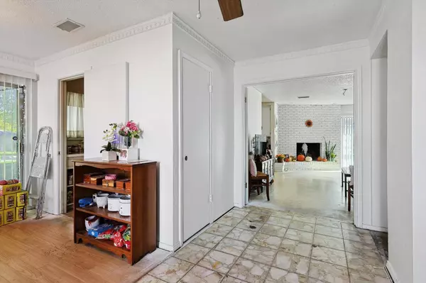 1560 Drury Place, Dallas, TX 75232