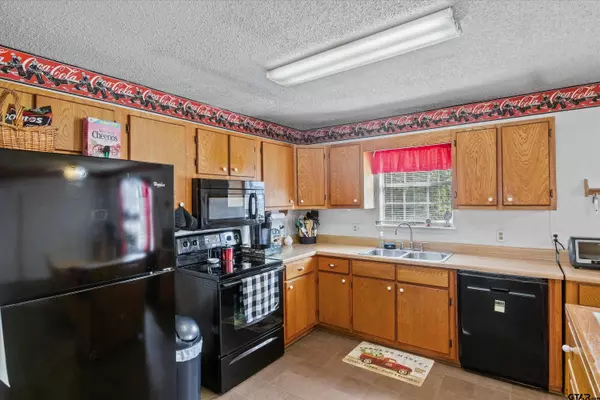 409 W Tyler St, Bullard, TX 75757