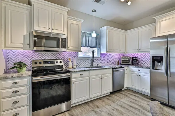 1806 SW McArthur ST, Blue Springs, MO 64015