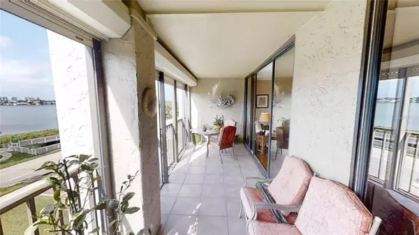 7037 SUNSET DR S #401, South Pasadena, FL 33707