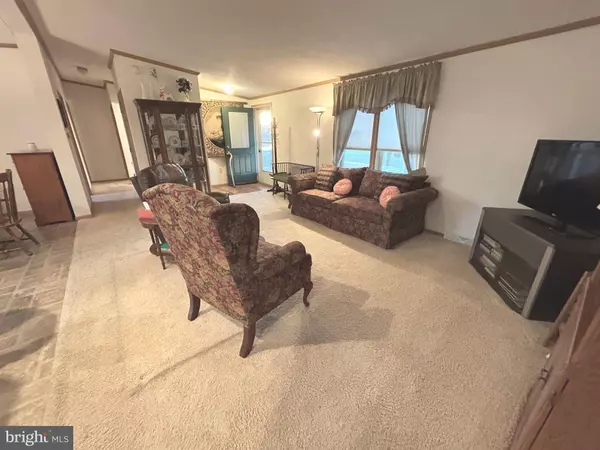 72 BAUER DR, Lebanon, PA 17046