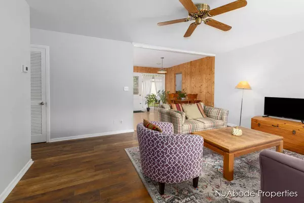 153 Pershing NE Drive, Grand Rapids, MI 49505