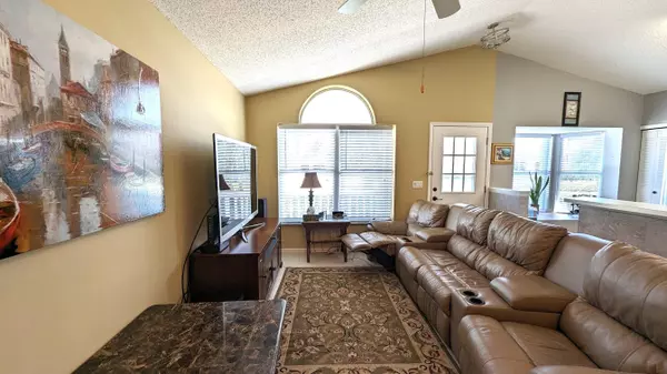 1172 NW Lombardy DR, Port Saint Lucie, FL 34986