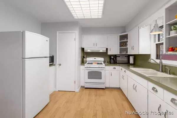 153 Pershing NE Drive, Grand Rapids, MI 49505