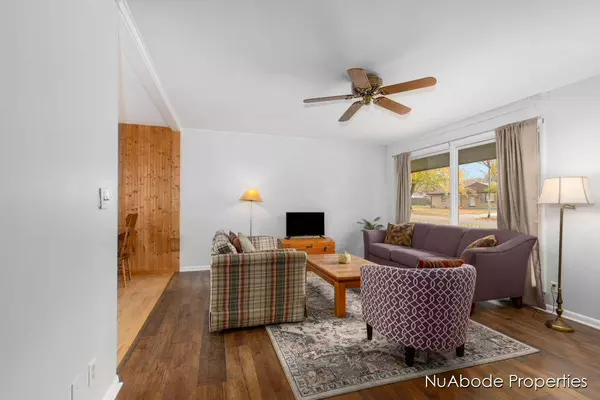 153 Pershing NE Drive, Grand Rapids, MI 49505