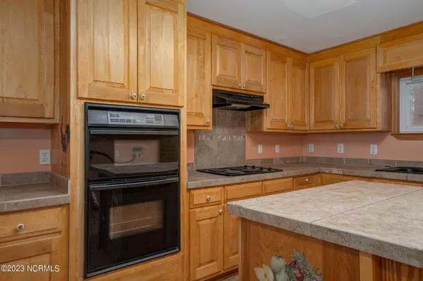 10882 Camp Charles Road, Bailey, NC 27807