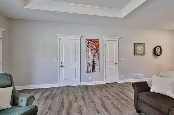 1806 SW McArthur ST, Blue Springs, MO 64015