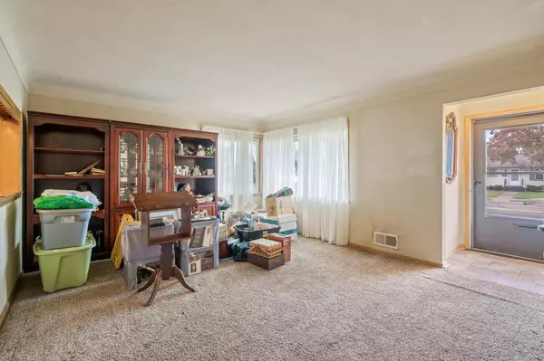 153 Poplar ST E, South Saint Paul, MN 55075