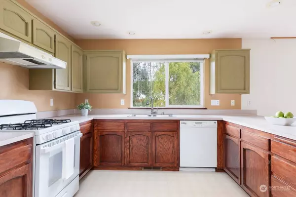 1839 SW Loerland DR, Oak Harbor, WA 98277