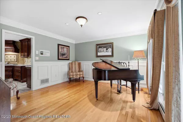 3 Wildwood Way, Freehold, NJ 07728