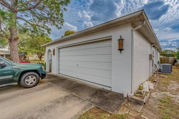 7850 GLENCOE DR, New Port Richey, FL 34653