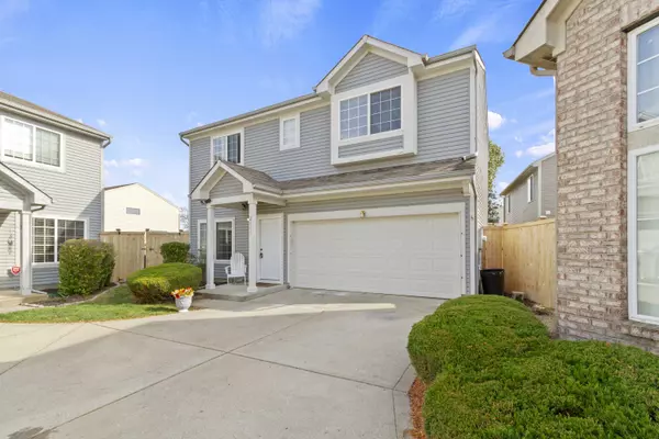 2611 Fraiser Fir DR, Greenwood, IN 46143