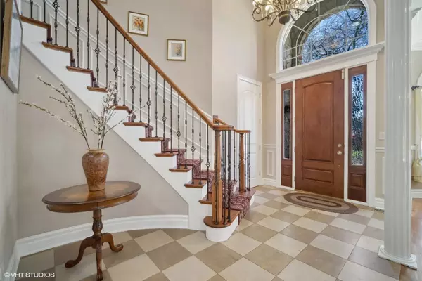 133 S BOBBY LN, Mount Prospect, IL 60056