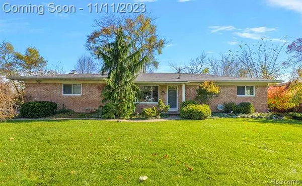 283 HOLMUR Drive, Waterford, MI 48327