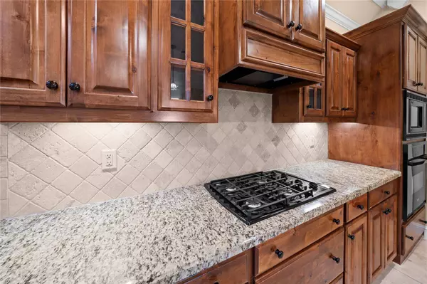 100 Timber Creek Court, Lindale, TX 75771