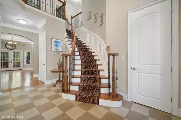 133 S BOBBY LN, Mount Prospect, IL 60056