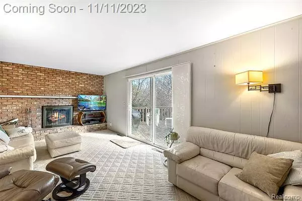 283 HOLMUR Drive, Waterford, MI 48327