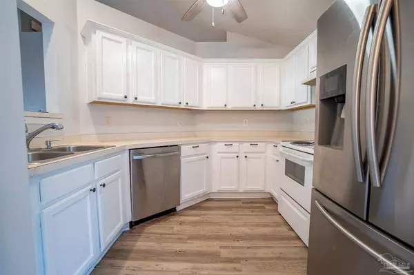 2509 Gulf Breeze Ave, Pensacola, FL 32507