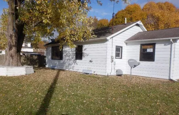 75 4th Street, Plainwell, MI 49080
