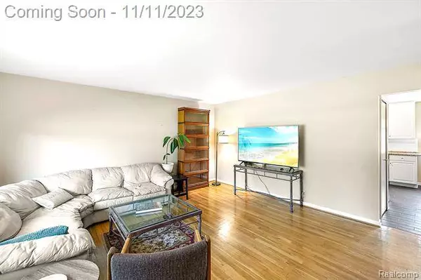 283 HOLMUR Drive, Waterford, MI 48327