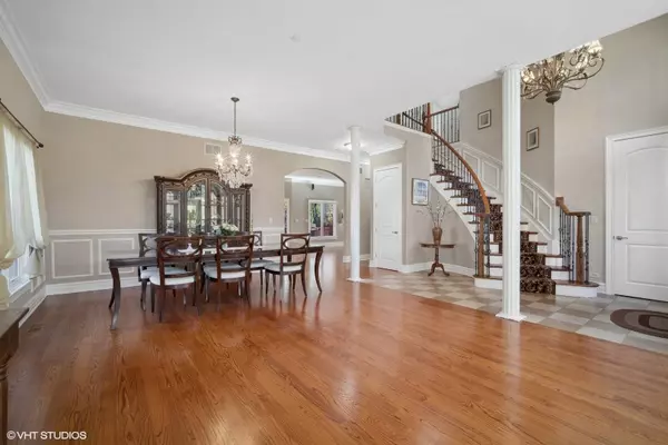 133 S BOBBY LN, Mount Prospect, IL 60056