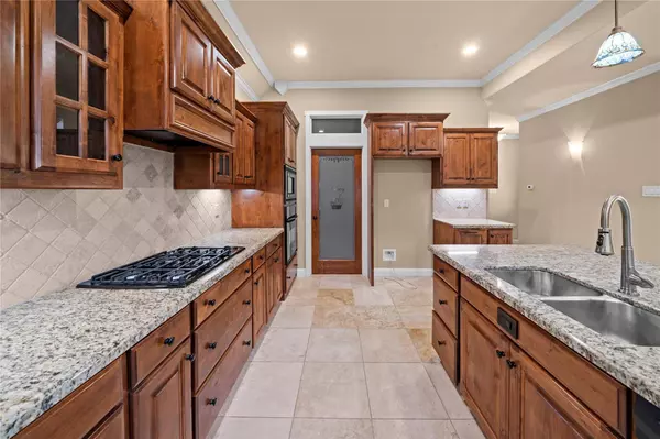 100 Timber Creek Court, Lindale, TX 75771