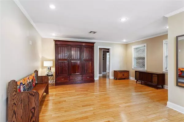 5412 CHATHAM DR, New Orleans, LA 70122