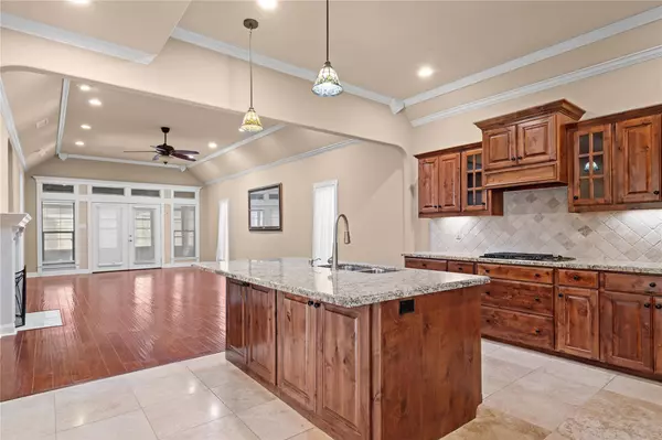 100 Timber Creek Court, Lindale, TX 75771