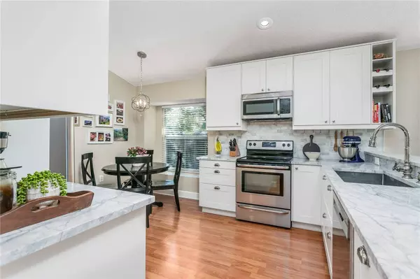 10223 CHARLESTON CORNER RD, Tampa, FL 33635