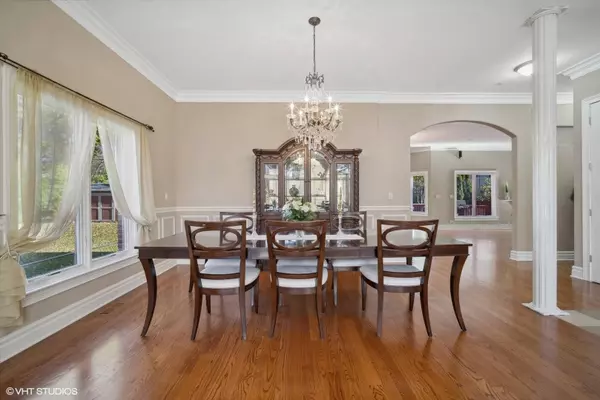 133 S BOBBY LN, Mount Prospect, IL 60056