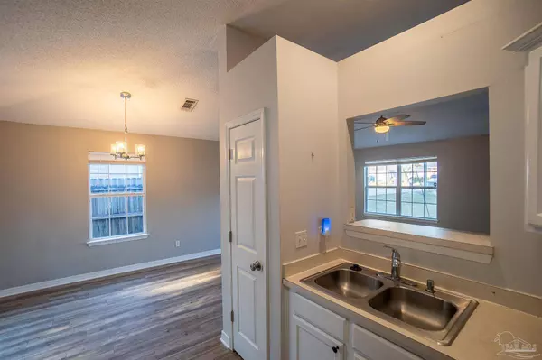 2509 Gulf Breeze Ave, Pensacola, FL 32507