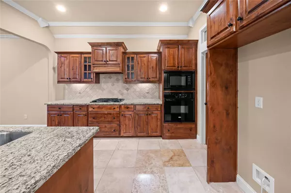 100 Timber Creek Court, Lindale, TX 75771