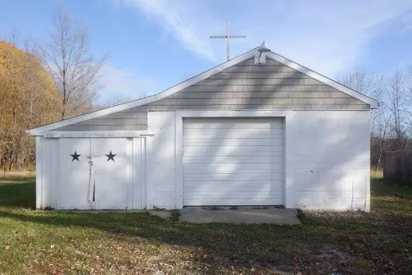 75 4th Street, Plainwell, MI 49080