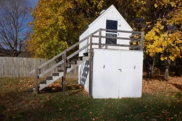 75 4th Street, Plainwell, MI 49080